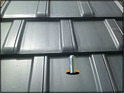 屋根材に穴を開ける固定金具設置事例1